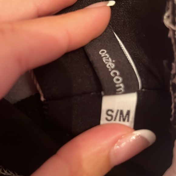 Onzie tan and black set with one shoulder cut out sports bra - Picture 5 of 6